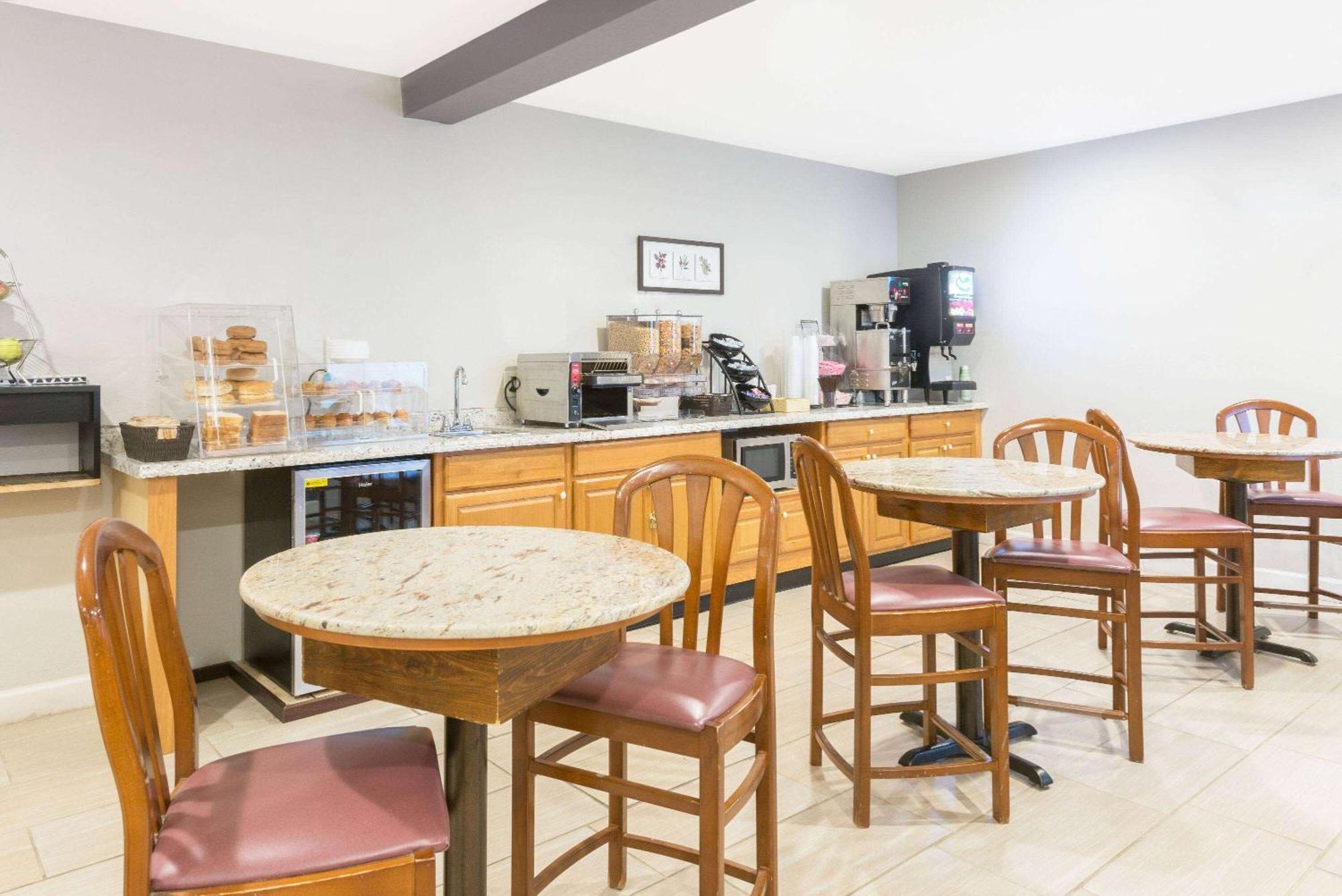Baymont By Wyndham - Rochester Motel 2*